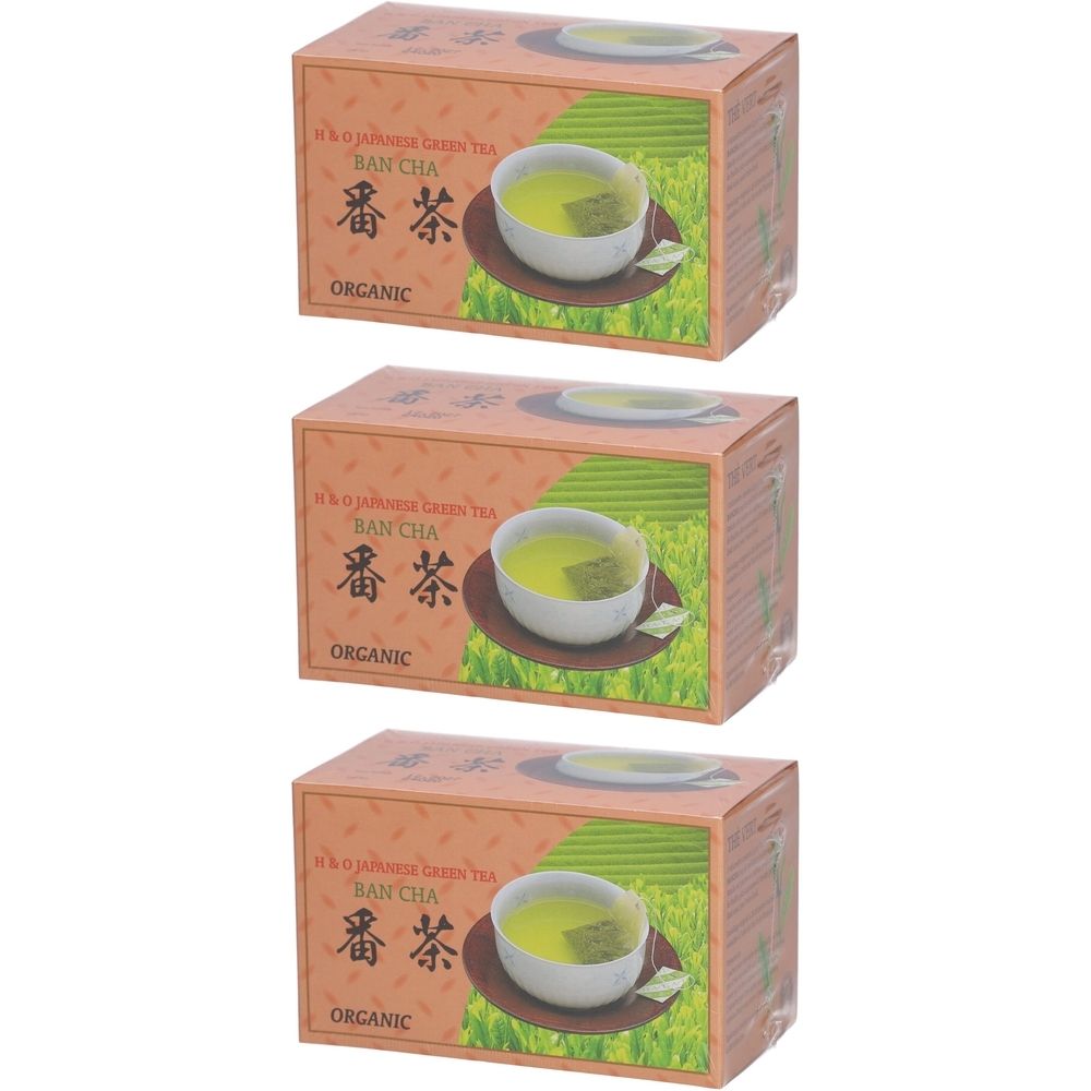 Trois boîtes de thé vert. Inscription : Bancha, thé vert japonais, Organic. Illustration : tasse de thé.