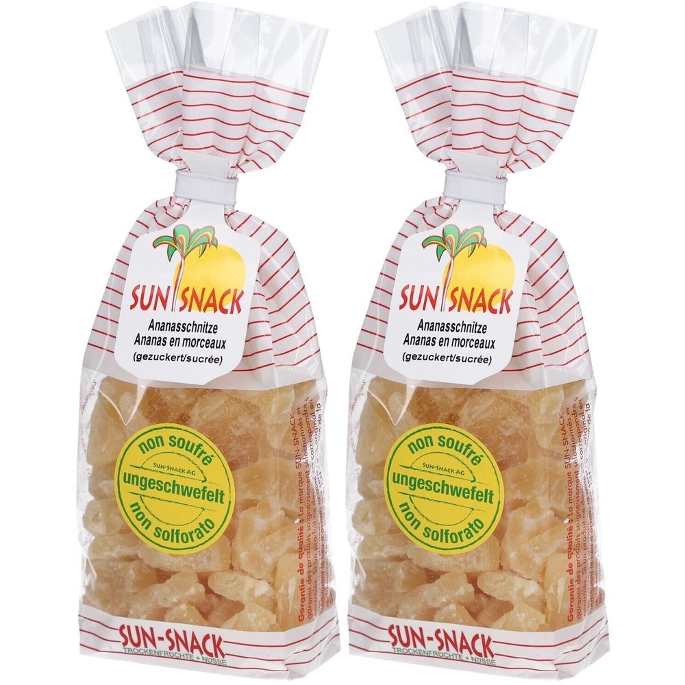 Deux sachets de SUN-SNACK Ananas en morceaux. Sachets transparents avec rayures rouges. Étiquette jaune avec texte: non soufré.