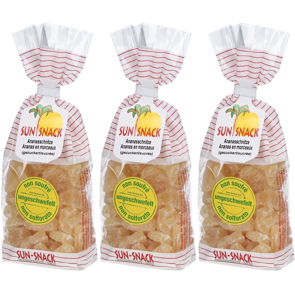 Trois sachets de SUN-SNACK Ananas en morceaux. Sacs transparents à rayures rouges. Étiquette avec logo et texte : Ananas en morceaux, non soufré, ungeschwefelt, non solforato.