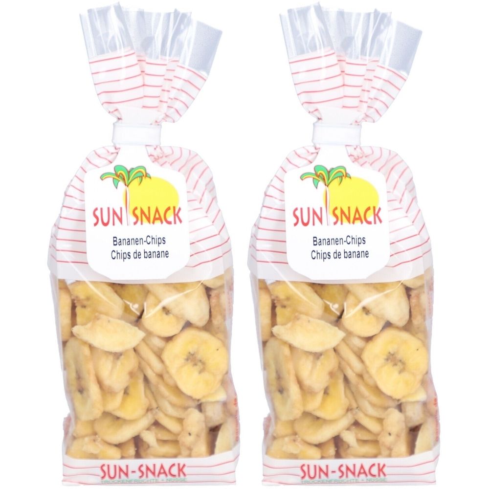 Deux sachets de chips de banane SUN-SNACK. Emballage transparent à rayures rouges. Inscription : SUN-SNACK, Bananen-Chips, Chips de banane.