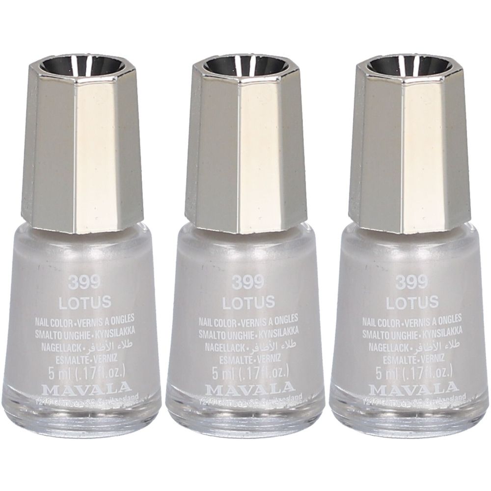 Drei Flakons Nagellack. Hellgraue Farbe, silberfarbener Deckel. Aufschrift: 399 Lotus, Mavala.