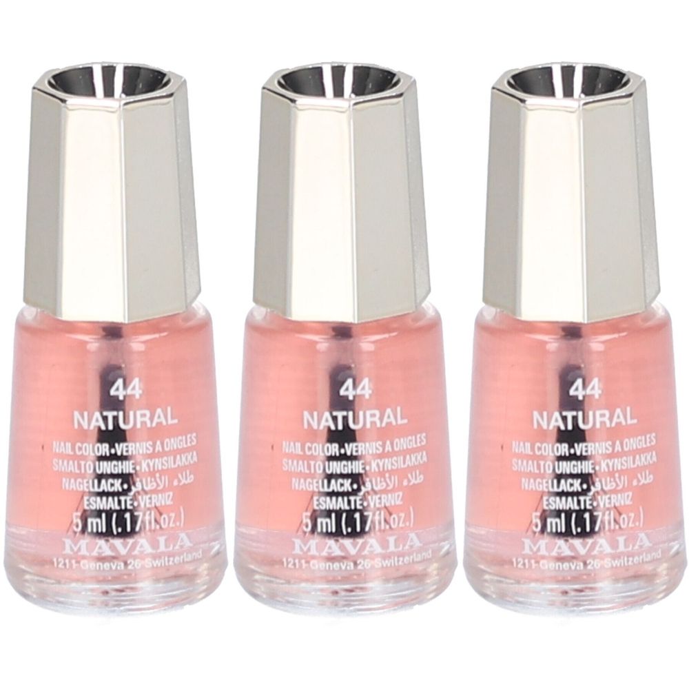 Drei Flaschen Nagellack mit silbernen Deckeln. Aufschrift: 44 NATURAL, MAVALA, 5 ml.