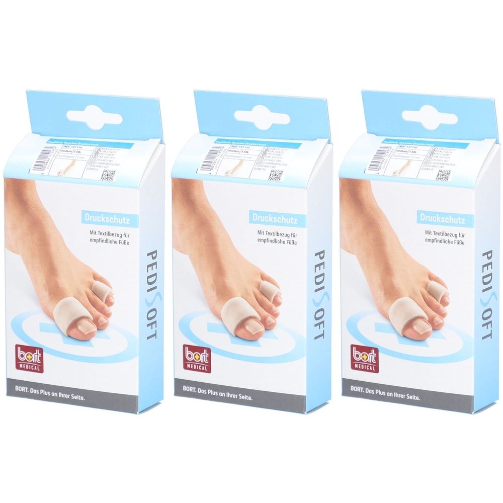 Drei Produktverpackungen. Auf jeder Verpackung ist ein Fuß mit Zehenschutz abgebildet. Der Schriftzug PediSoft ist sichtbar.