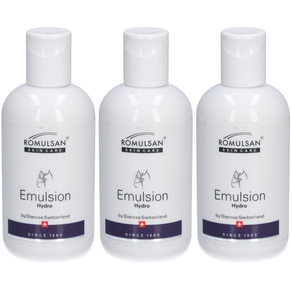 Drei weiße Flaschen mit Klappdeckel. Auf jeder Flasche steht "ROMULSAN SKIN CARE", darunter "Emulsion Hydro". Schweizer Kreuz und "SINCE 1969".