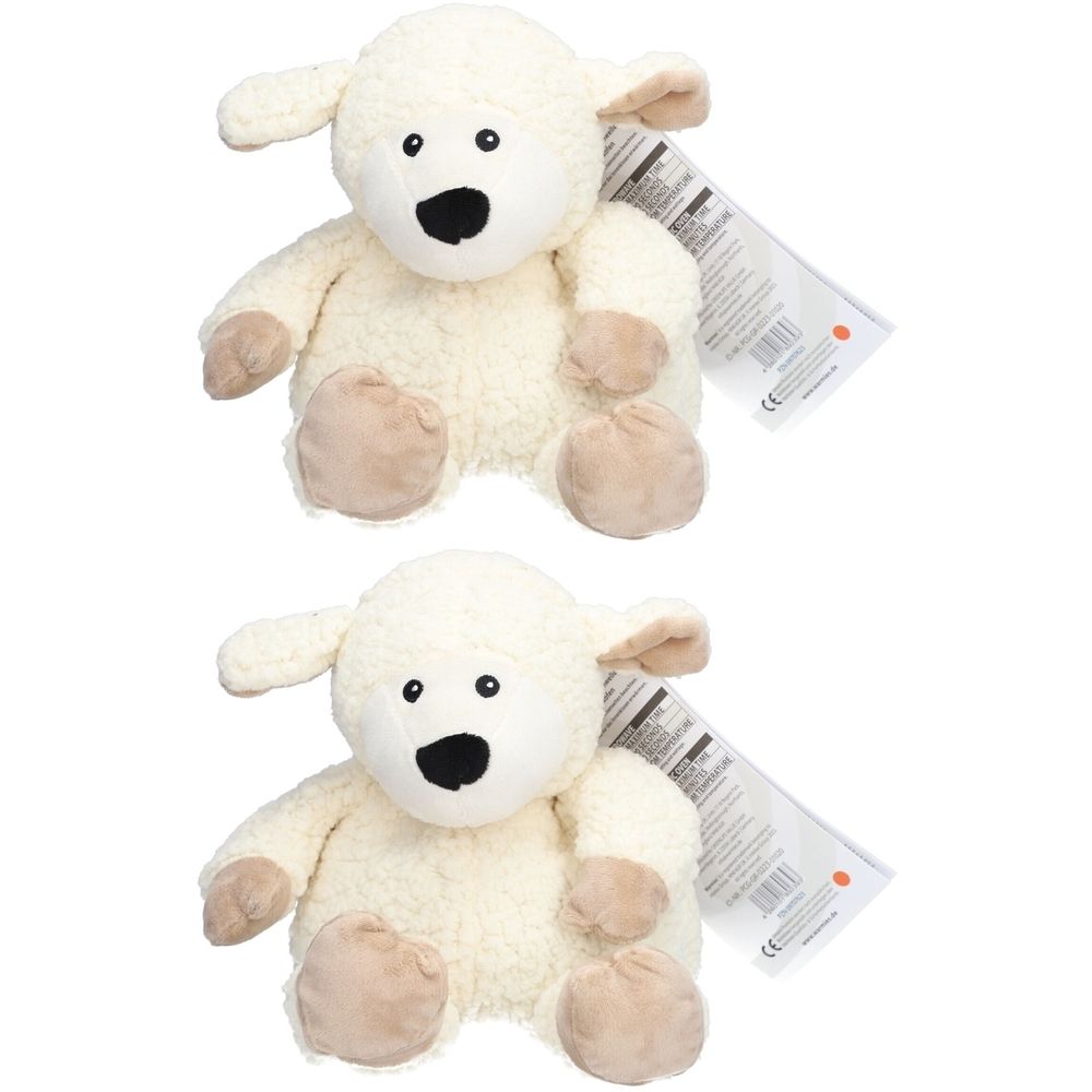 Deux moutons Sherpa crème. Têtes blanches, oreilles, pattes beiges et bouche noire. Étiquette sur l'oreille.