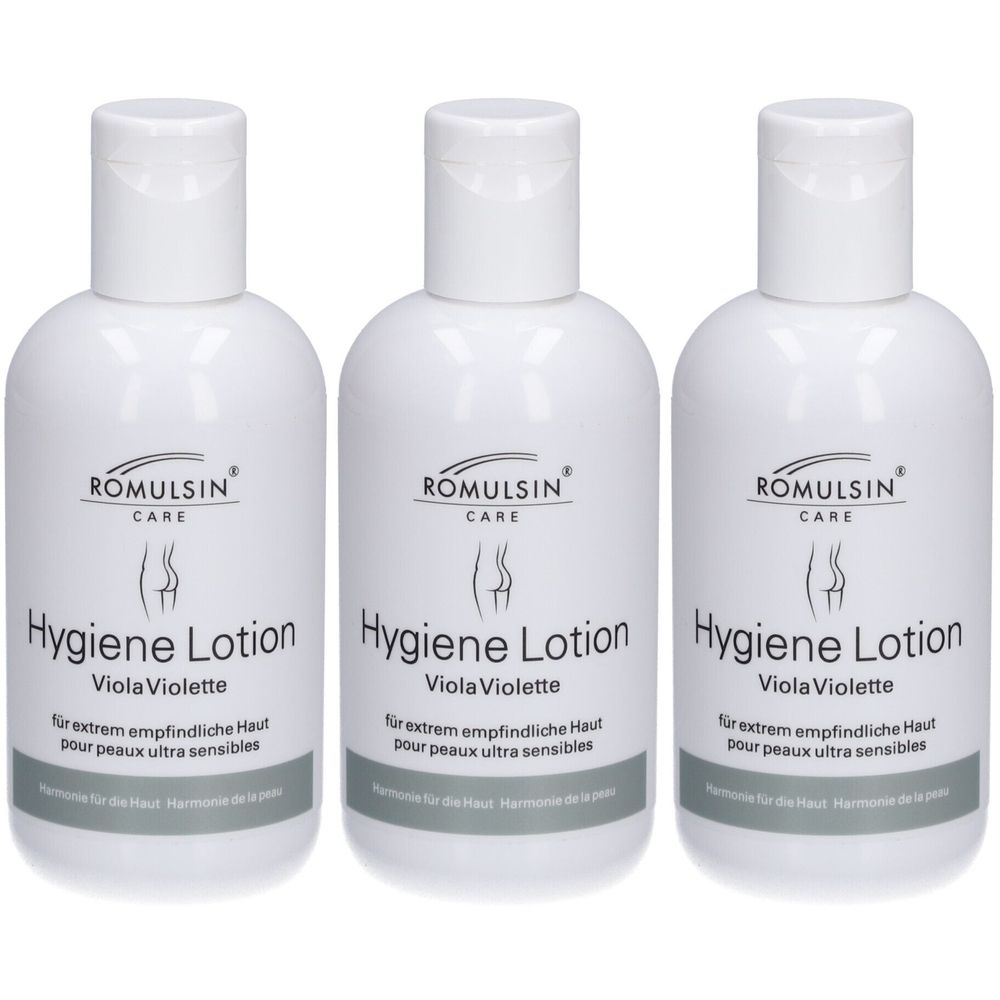 Drei weiße Flaschen mit Klappdeckel. Aufschrift: ROMULSIN CARE, Hygiene Lotion, Viola Violette. Für extrem empfindliche Haut.