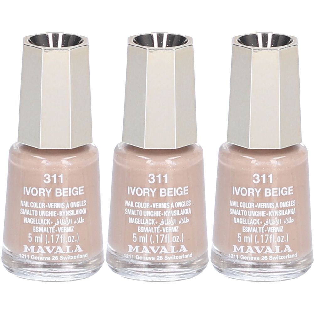 Trois flacons de vernis à ongles beige ivoire. Inscription : 311 IVORY BEIGE, 5 ml, MAVALA. Bouchon argenté.