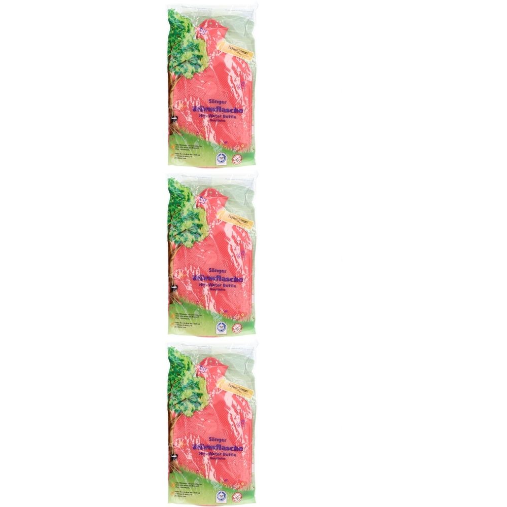 Drei rote Wärmflaschen in Plastikverpackung. Aufschrift: Sänger Wärmflasche. Glatte & gerippte Seite.