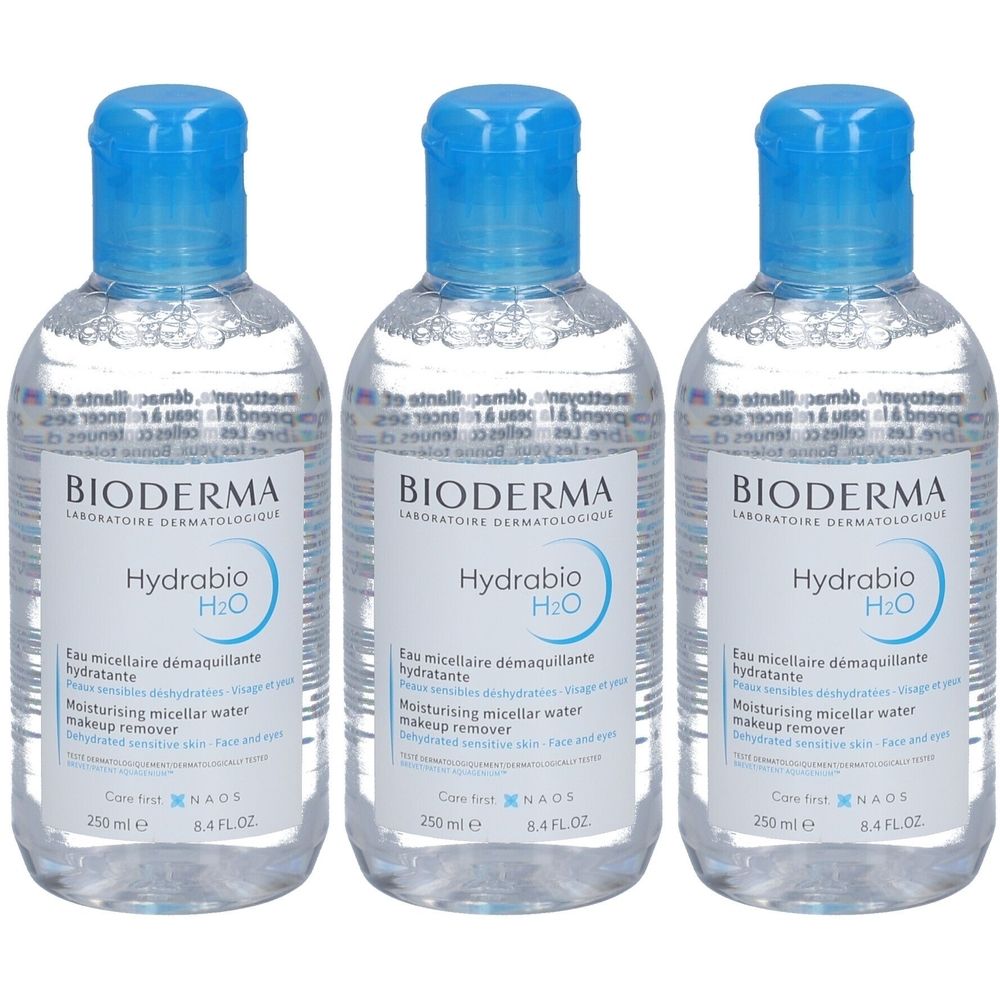 Trois flacons de Bioderma Hydrabio H2O. Liquide clair dans des flacons transparents avec bouchon bleu et étiquette blanche.