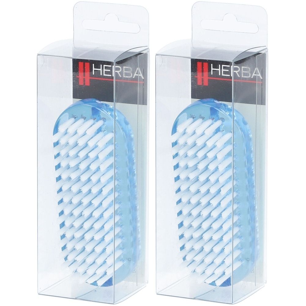 Deux brosses à ongles bleues dans des emballages en plastique transparents. Marque HERBA.