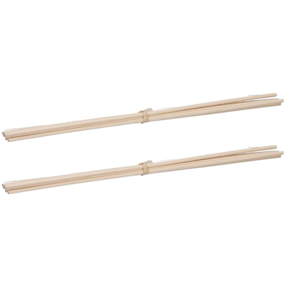 Zwei Bündel Holzstäbchen, hellbraun, mit Gummiband fixiert.