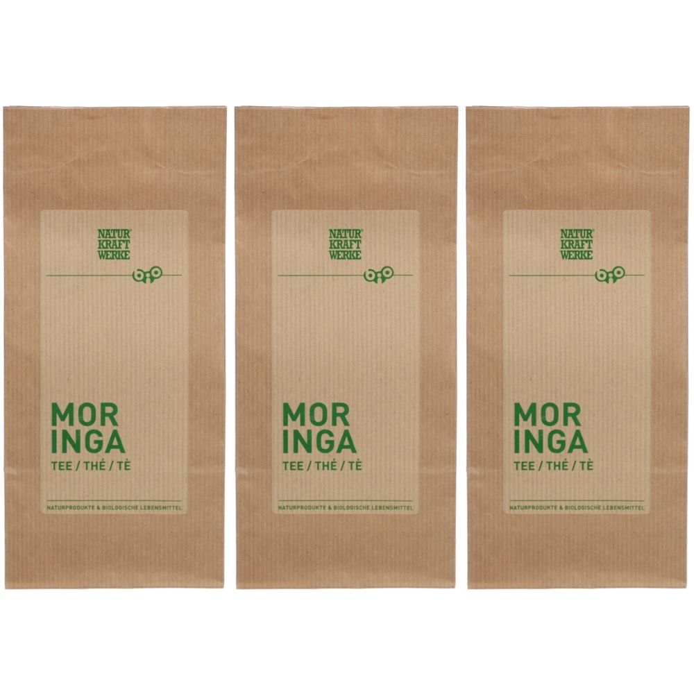 Drei Beutel Moringa Tee. Braune Papierverpackung mit grünem Aufdruck. Text: MORINGA TEE/THÉ/TÈ, NATUR KRAFT WERKE.