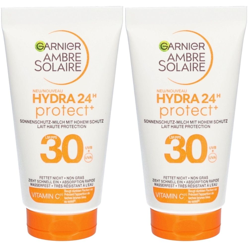 Zwei Tuben Garnier Ambre Solaire Sonnenmilch SPF 30. Weiße Tuben mit orangefarbenen Deckeln. Text: Hydra 24H protect+ und Vitamin C.