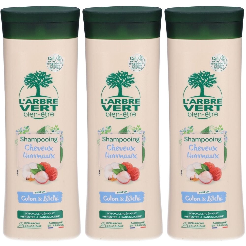 Drei Flaschen Shampoo mit grünem Deckel. Aufschrift: L'ARBRE VERT bien-être, Shampooing Cheveux Normaux, Coton & Litchi.
