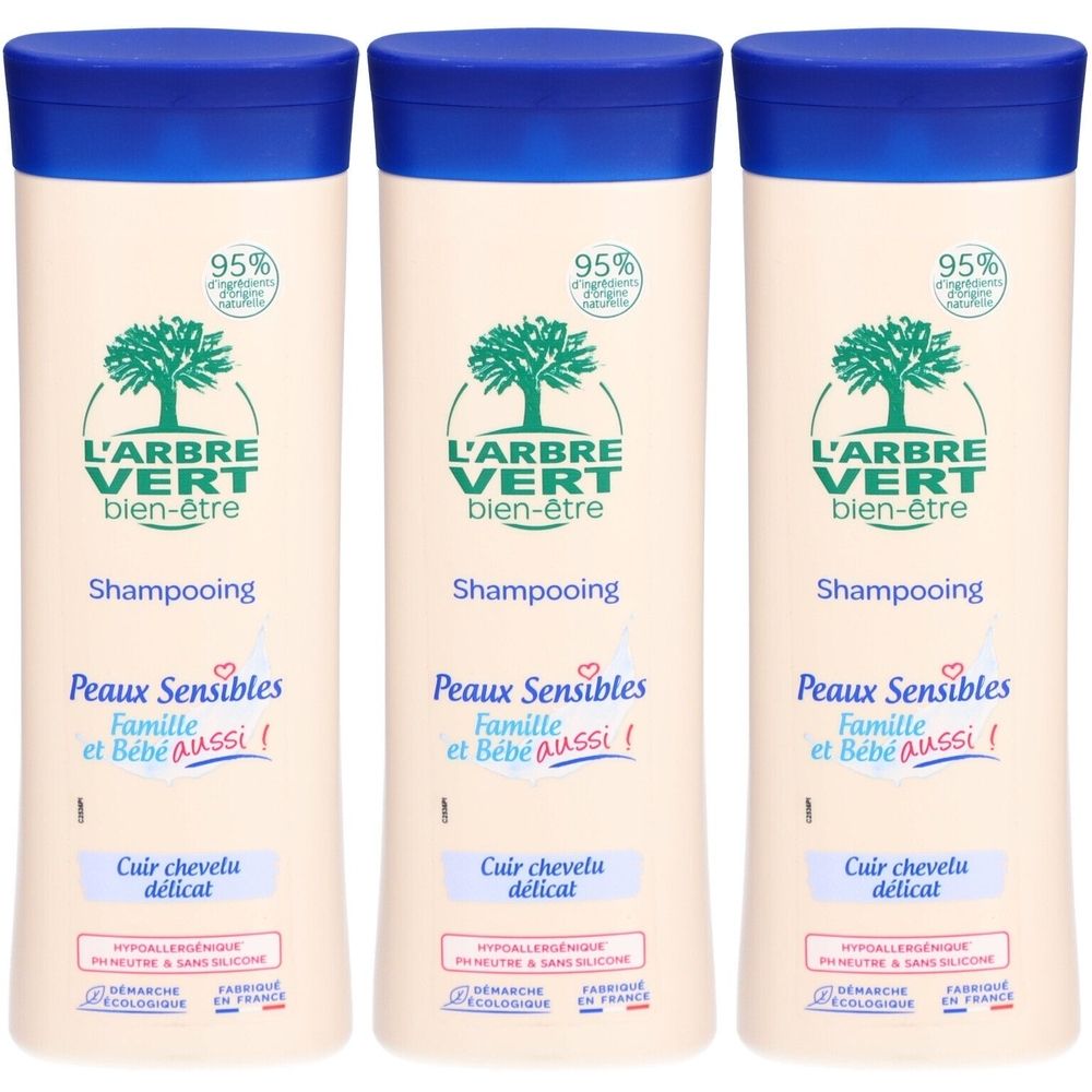 Trois flacons de shampooing avec bouchon bleu. Inscription: L'ARBRE VERT, Shampooing, Peaux Sensibles, Famille et Bébé aussi!