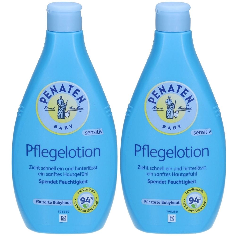 Zwei blaue Flaschen Penaten Pflegelotion. Aufschrift: Penaten Baby, Pflegelotion, zieht schnell ein, spendet Feuchtigkeit. Mit 94% Inhaltsstoffe natürlichen Ursprungs.