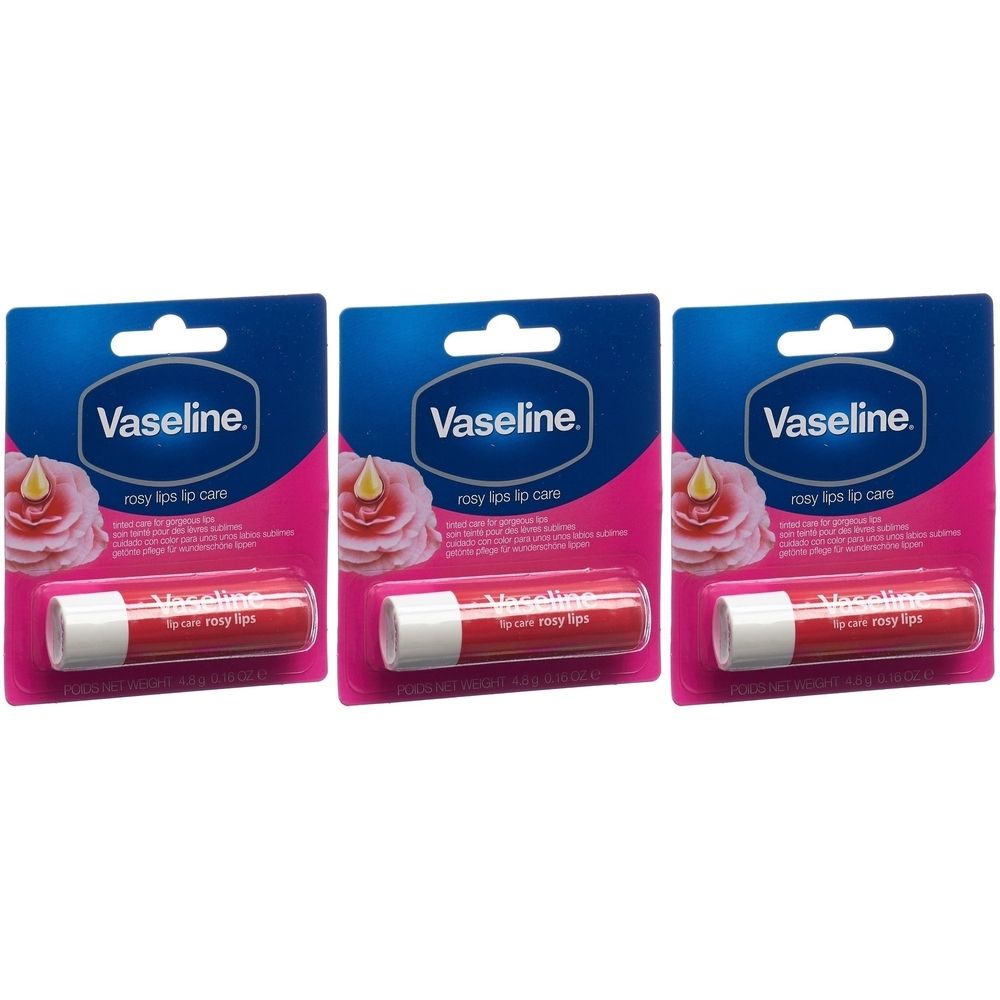 Drei Lippenbalsam-Sticks in Verpackung. Blaue Karte mit Vaseline-Logo, rosa Hintergrund. Roter Stick mit weißem Deckel.