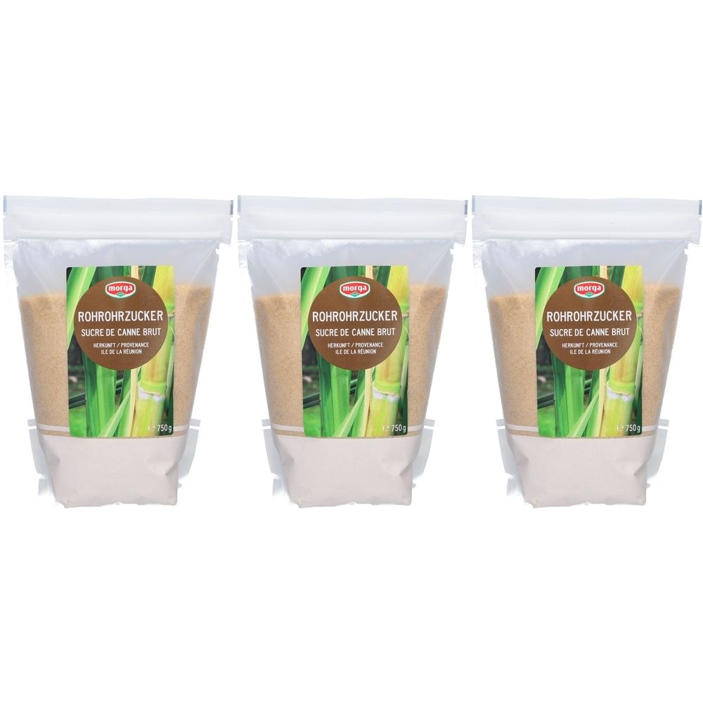 Drei Beutel Rohrohrzucker. Aufdruck: morga®, Rohrohrzucker, Sucre de canne brut. Hintergrund: Zuckerrohr. Klare Verpackung.