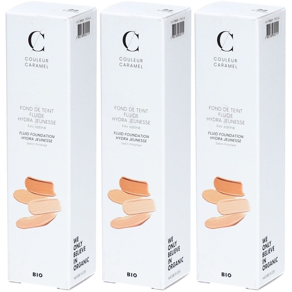 Trois boîtes blanches avec texte. Logo "C" en haut. Texte: COULEUR CARAMEL, FOND DE TEINT FLUIDE HYDRA JEUNESSE. Échantillons de couleurs.