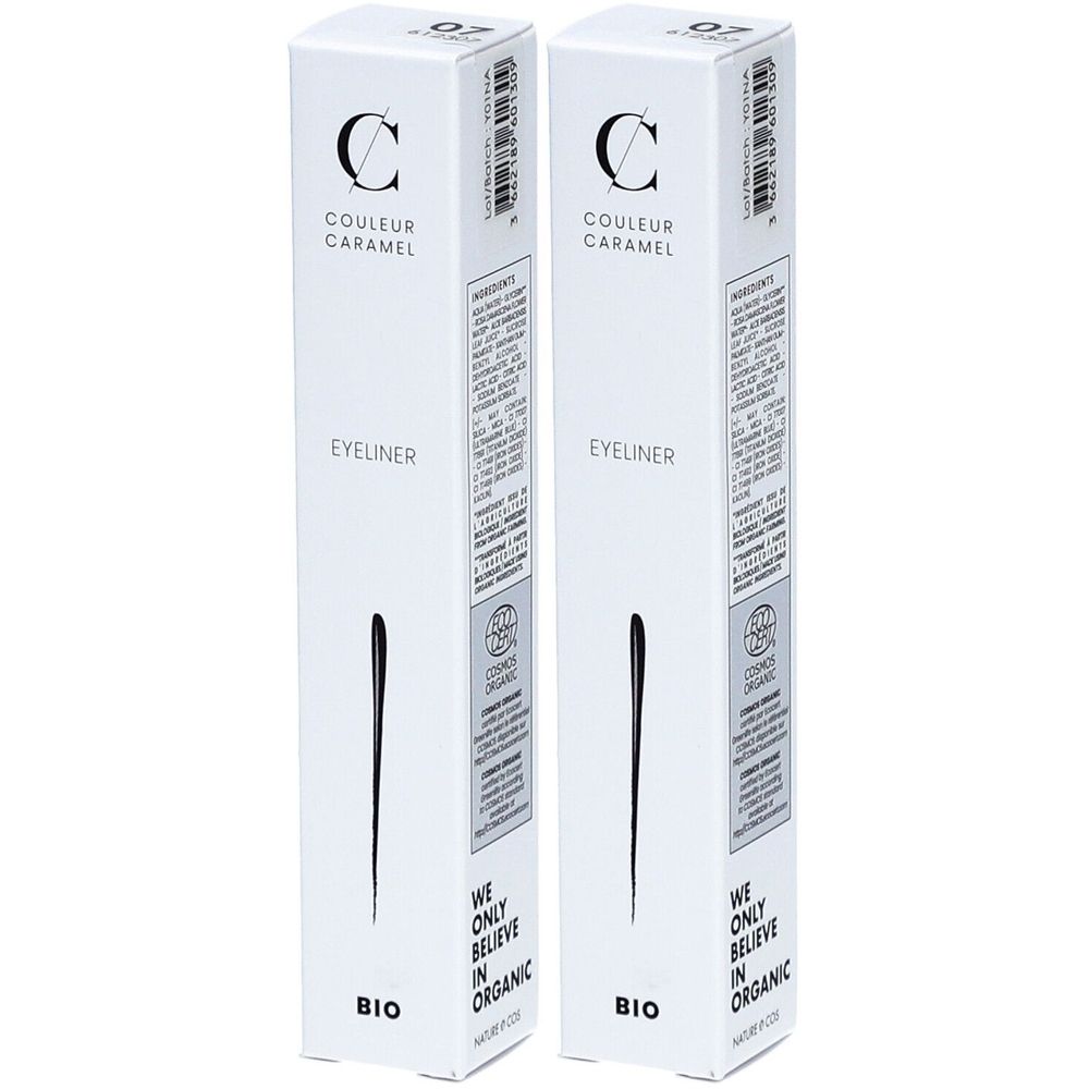 Deux boîtes blanches d'eyeliner. Sur chaque boîte, on lit "COULEUR CARAMEL", "EYELINER" et "BIO".