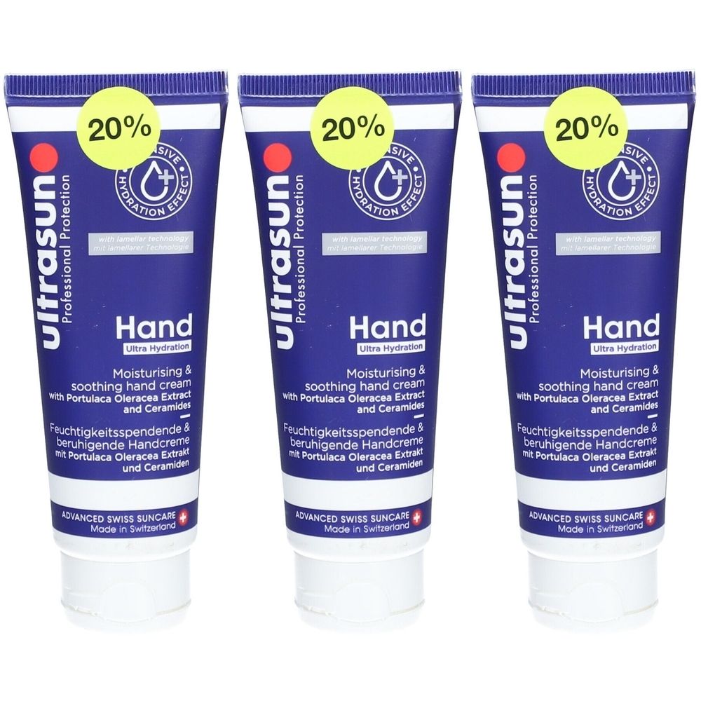 Drei Tuben Handcreme. Blaue Verpackung mit weißer Schrift. Aufschrift: Hand, Ultra Hydration, 20%. Enthält Portulaca Oleracea Extrakt und Ceramide.