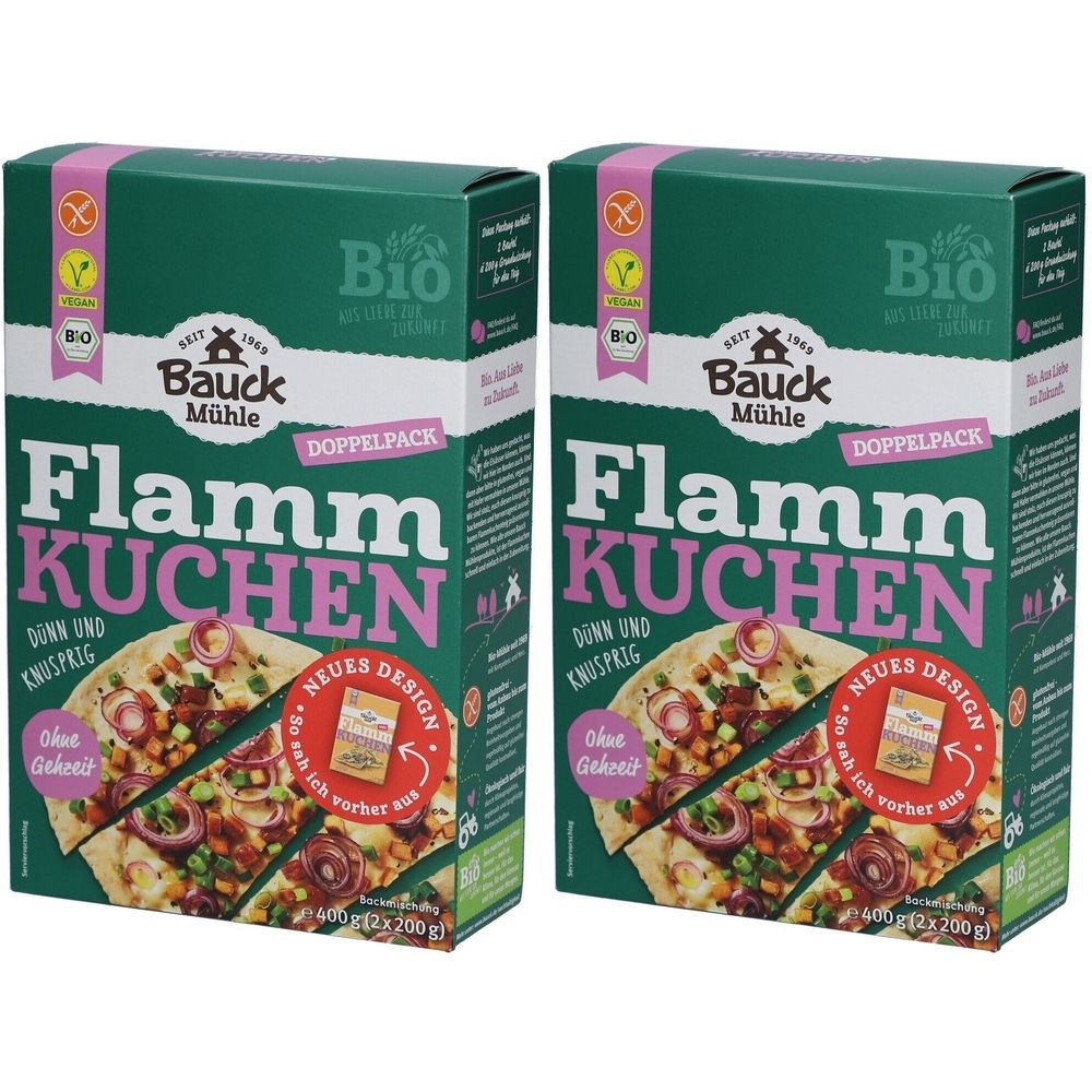 Zwei grüne Kartons mit "Bauck Mühle Flammkuchen Bio". Aufdrucke: "Doppelpack", "Dünn und knusprig", Bio-Siegel, und Produktabbildung.
