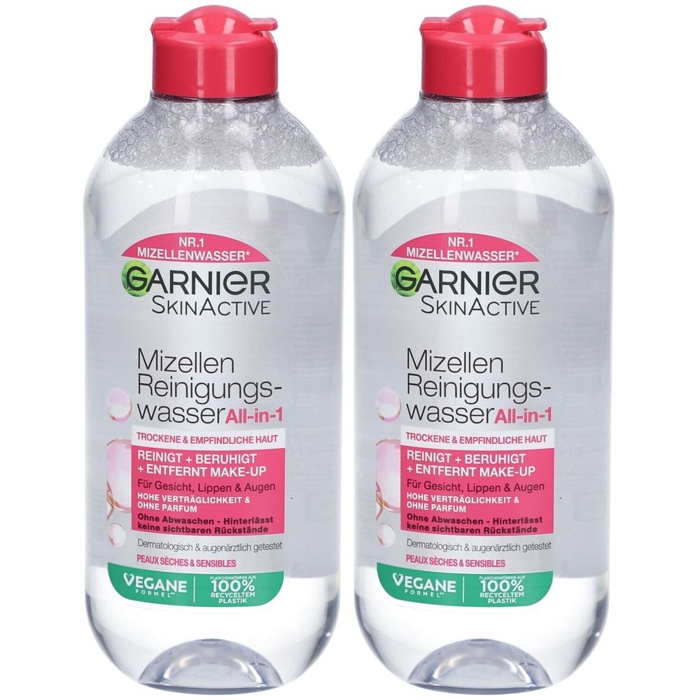 Zwei Flaschen Garnier Mizellen Reinigungswasser. Klare Flüssigkeit in durchsichtigen Flaschen mit rotem Deckel. Text: Garnier SkinActive, Mizellen Reinigungswasser.