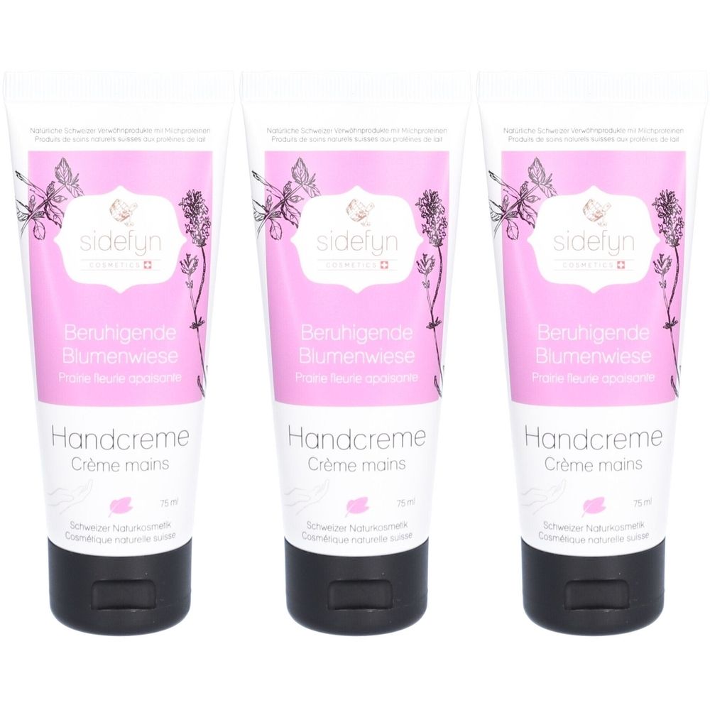 Drei Tuben Handcreme. Rosa-weißes Design mit floralem Muster und Schriftzug. Schwarzer Verschluss. Produktname und Marke sichtbar.
