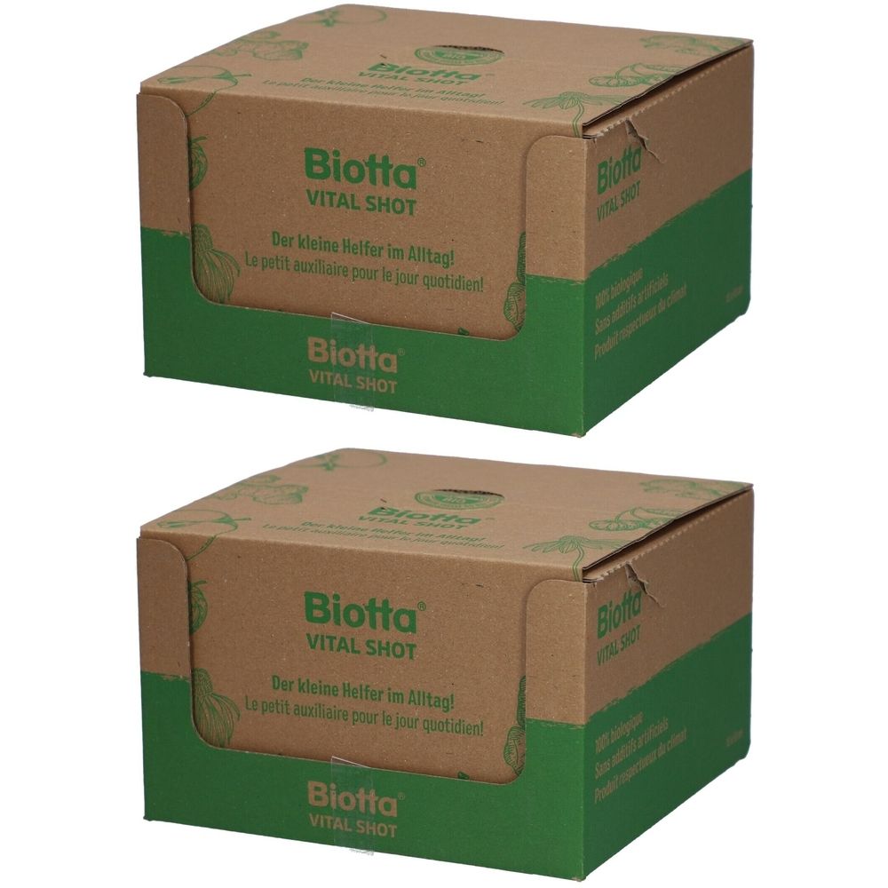 Zwei Kartons mit "Biotta Vital Shot" Aufdruck. Braune Kartons mit grünen Akzenten und Produktnamen.