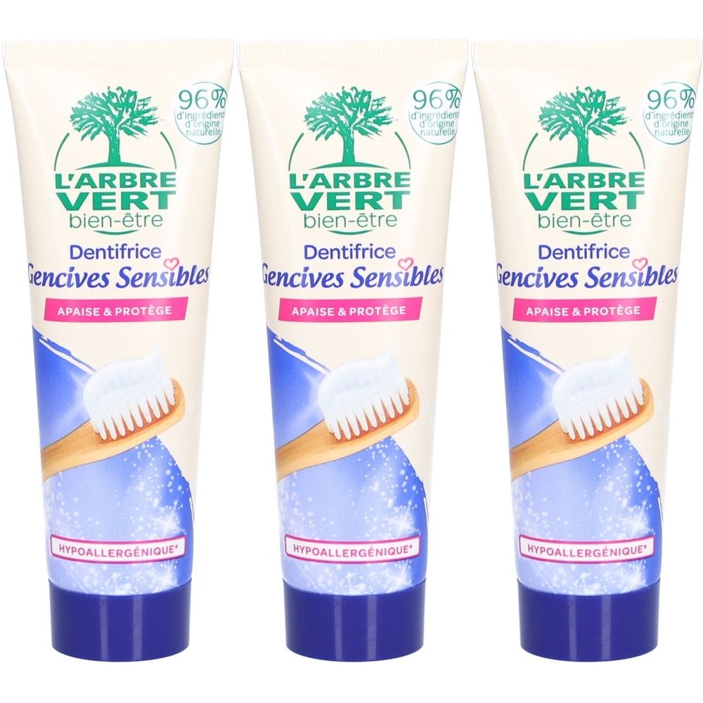 Drei Tuben Zahnpasta. Auf jeder Tube steht "L'ARBRE VERT", "Dentifrice Gencives Sensibles" und "Hypoallergenique".