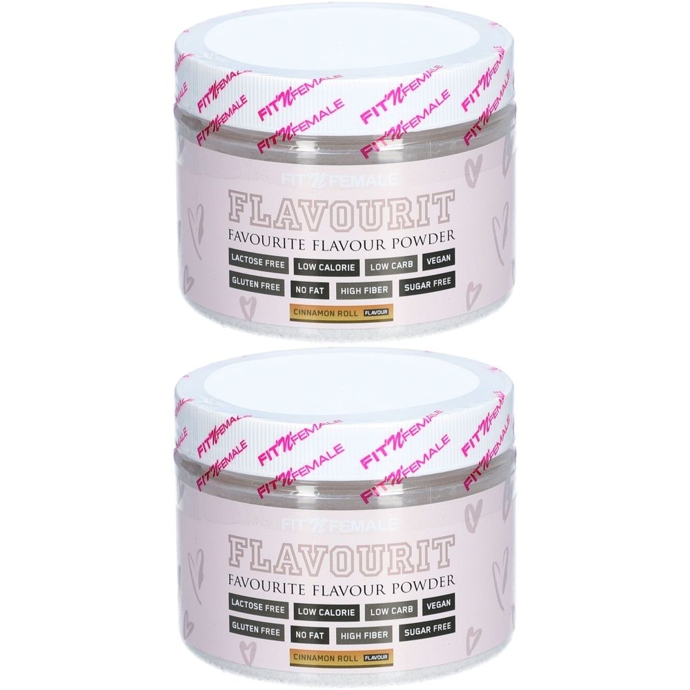 Zwei Dosen Flavourit-Pulver. Rosa Etikett mit Text: "FAVOURITE FLAVOUR POWDER", "Cinnamon Roll". Deckel mit Aufschrift "FIT FEMALE".
