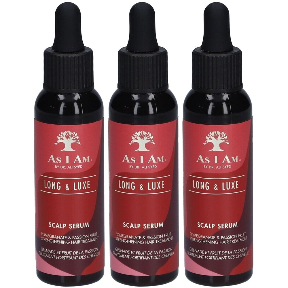 Drei Flaschen Kopfhautserum mit schwarzem Deckel und rotem Etikett. Aufschrift: Long & Luxe, Scalp Serum, As I Am.