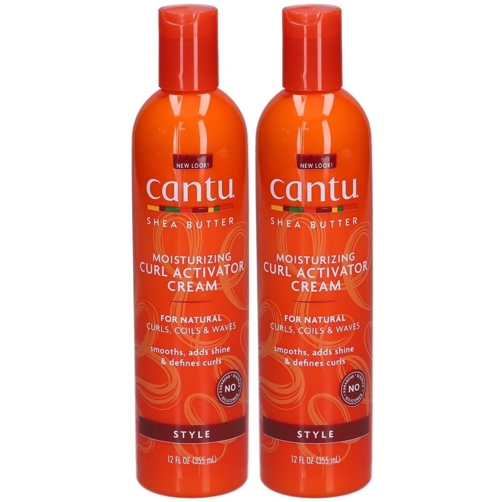 Zwei orangefarbene Flaschen mit rotem Deckel. Aufschrift: Cantu, Shea Butter, Moisturizing Curl Activator Cream. Für Locken, Wellen.