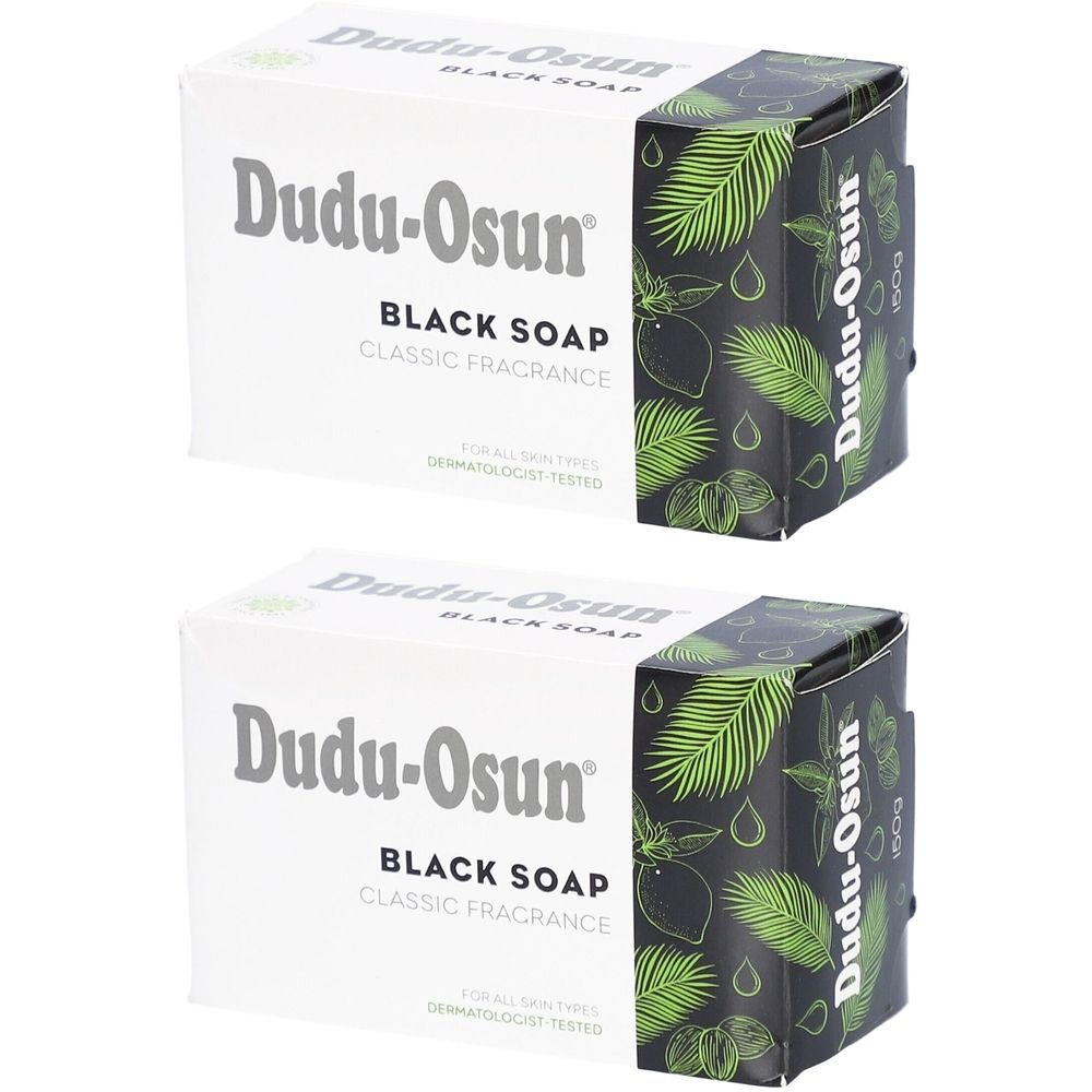 Deux boîtes de savon. Inscription : Dudu-Osun Black Soap, Classic Fragrance. Testé dermatologiquement. Emballage noir avec des feuilles.