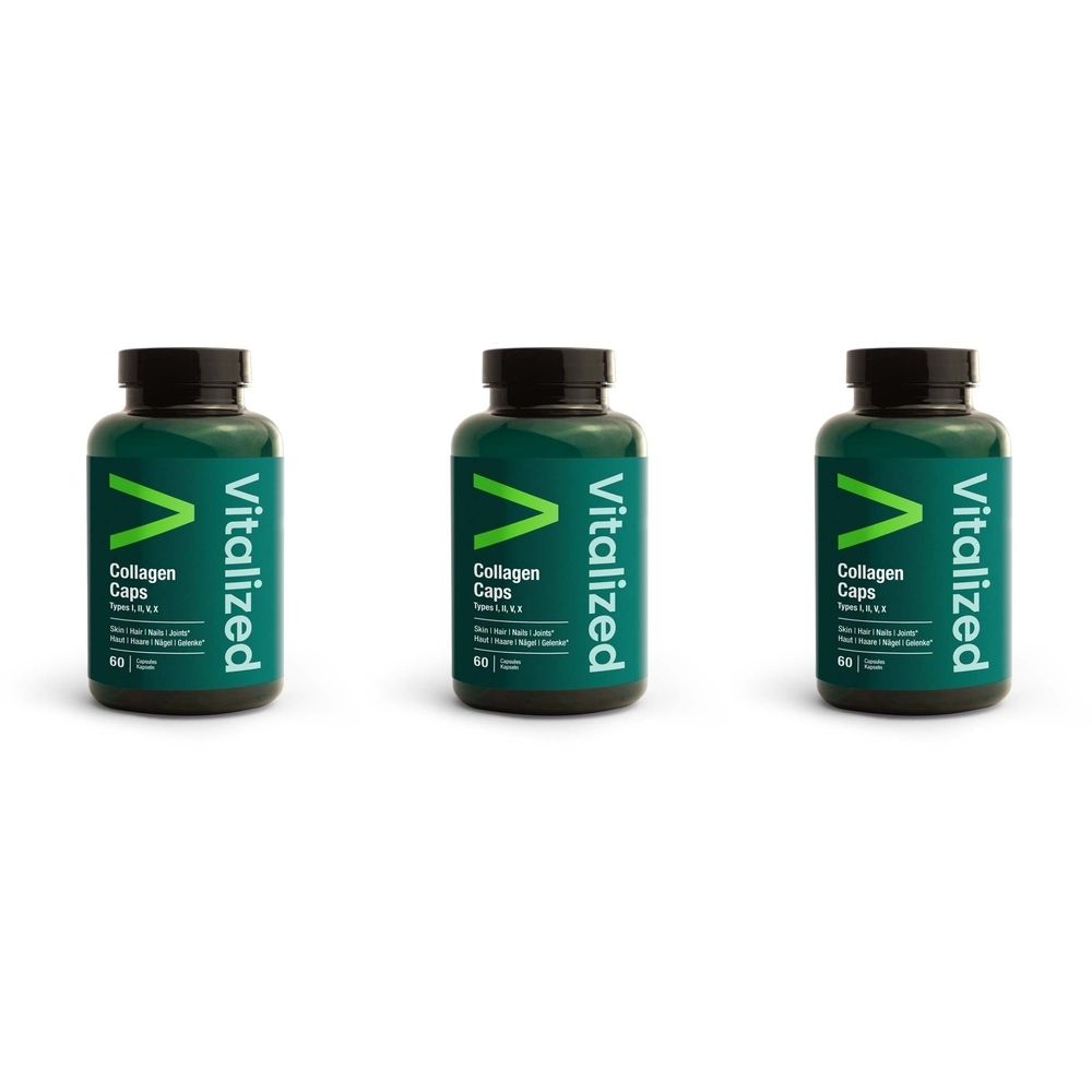 Trois flacons verts avec des bouchons noirs. Chaque flacon porte l'inscription "Vitalized Collagen Caps".