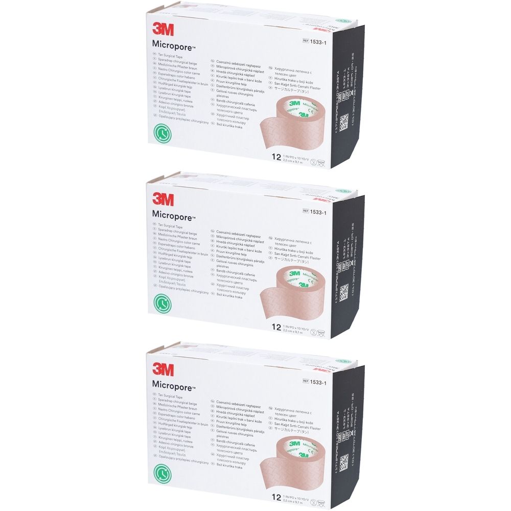 Drei Kartons mit medizinischem Klebeband. Auf jedem Karton ist das Logo von 3M Micropore abgebildet. Jede Packung enthält 12 Rollen.