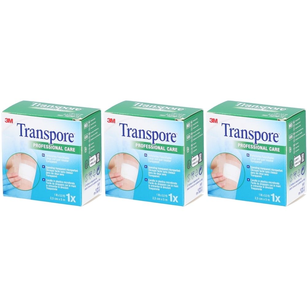 Drei Schachteln 3M Transpore Pflaster. Grün-weiße Verpackung mit Produktnamen und Logo. Abgebildet ist ein Pflaster auf Haut.
