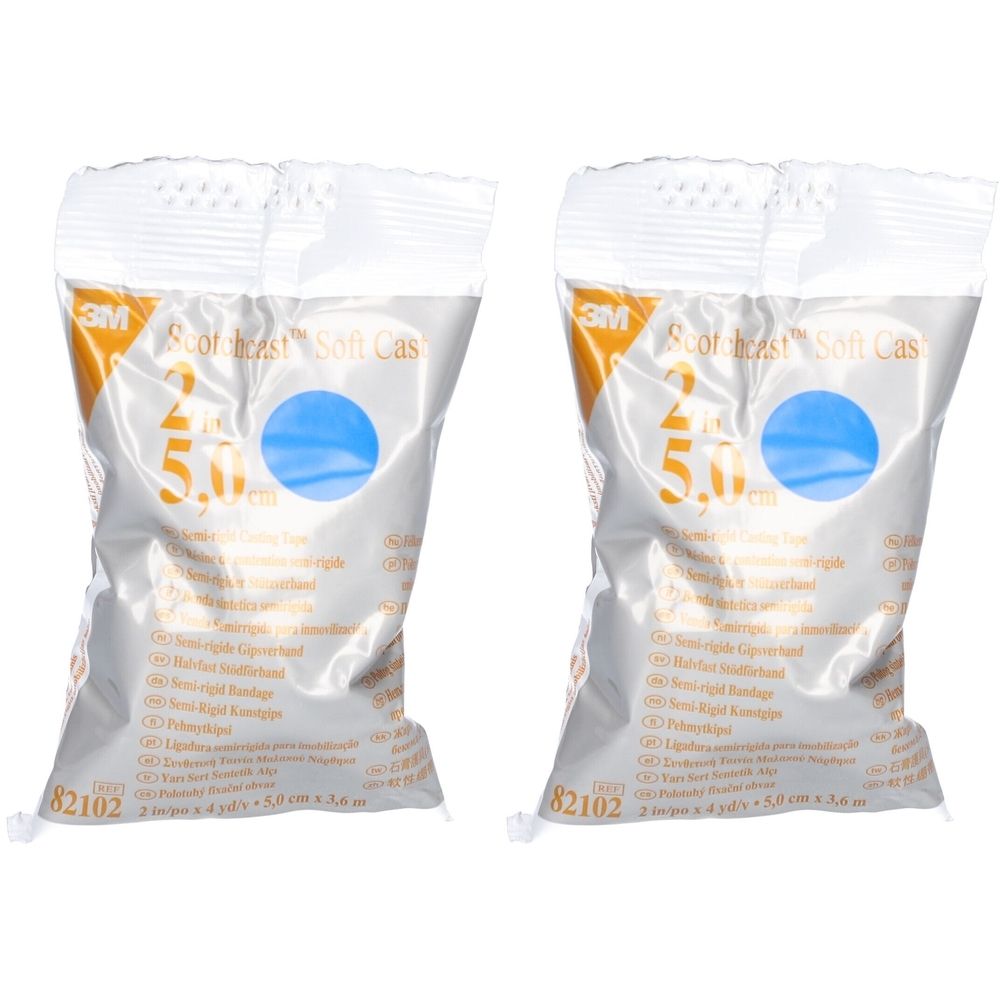 Zwei verpackte 3M Scotchcast Soft Cast Bandagen. Verpackung mit blauem Kreis und Produktinformationen. Größe: 5,0 cm x 3,6 m.