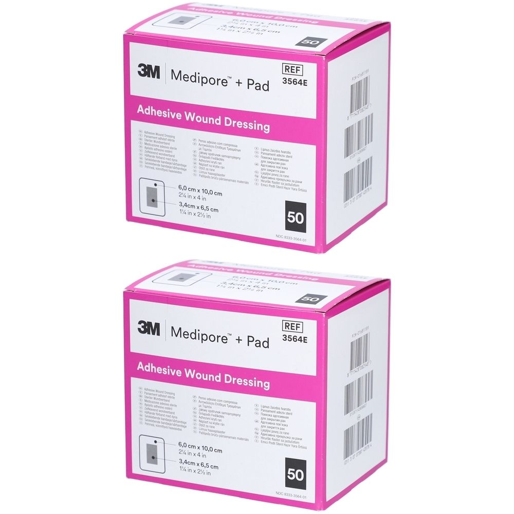 Zwei Kartons mit 3M Medipore + Pad Wundverband. Aufschrift: Adhesive Wound Dressing. Jede Packung enthält 50 Stück.