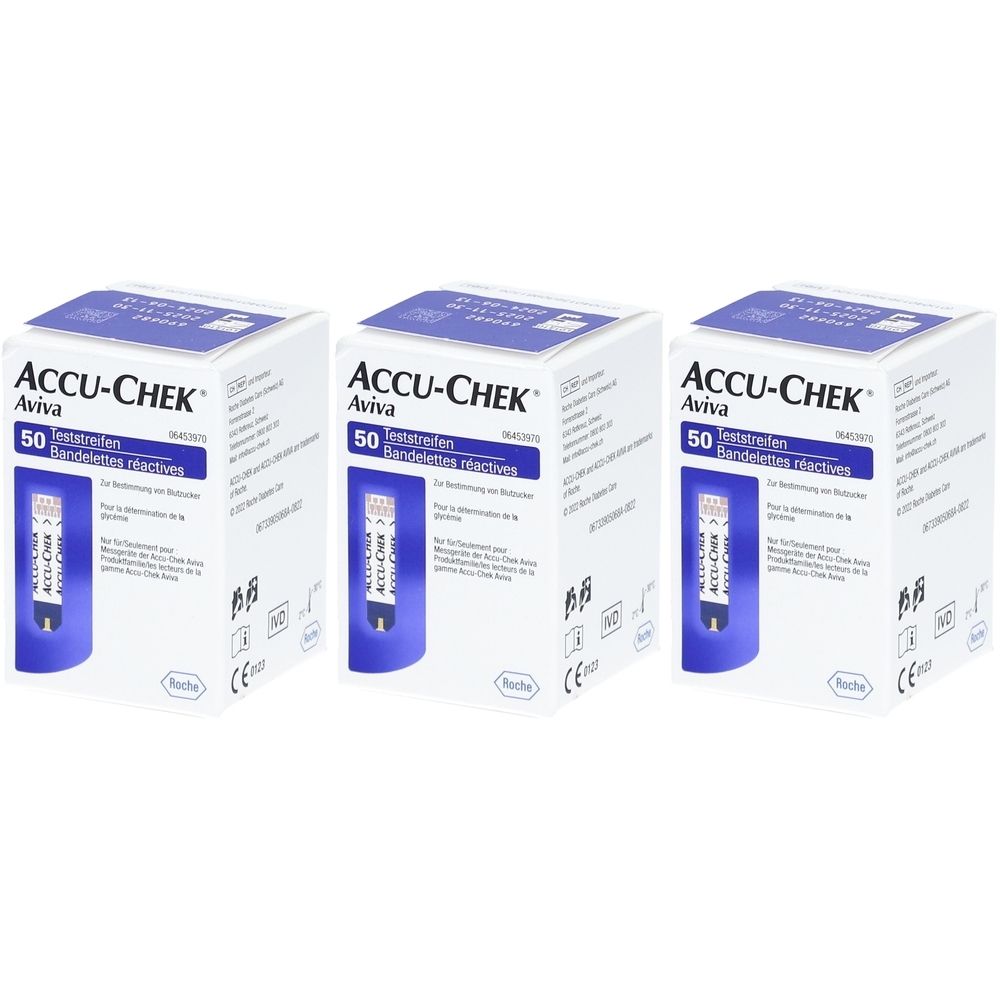 Drei Schachteln ACCU-CHEK Aviva Teststreifen. Jede Schachtel enthält 50 Teststreifen. CE-Kennzeichnung.