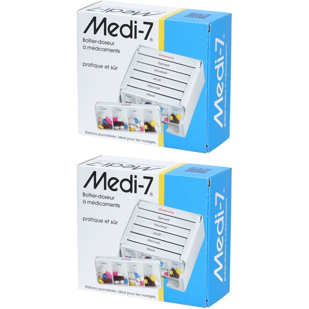Zwei Medikamentenboxen Medi-7. Weiße Box mit Tageseinteilung und Pillen. Blaue Verpackung mit Produktnamen.