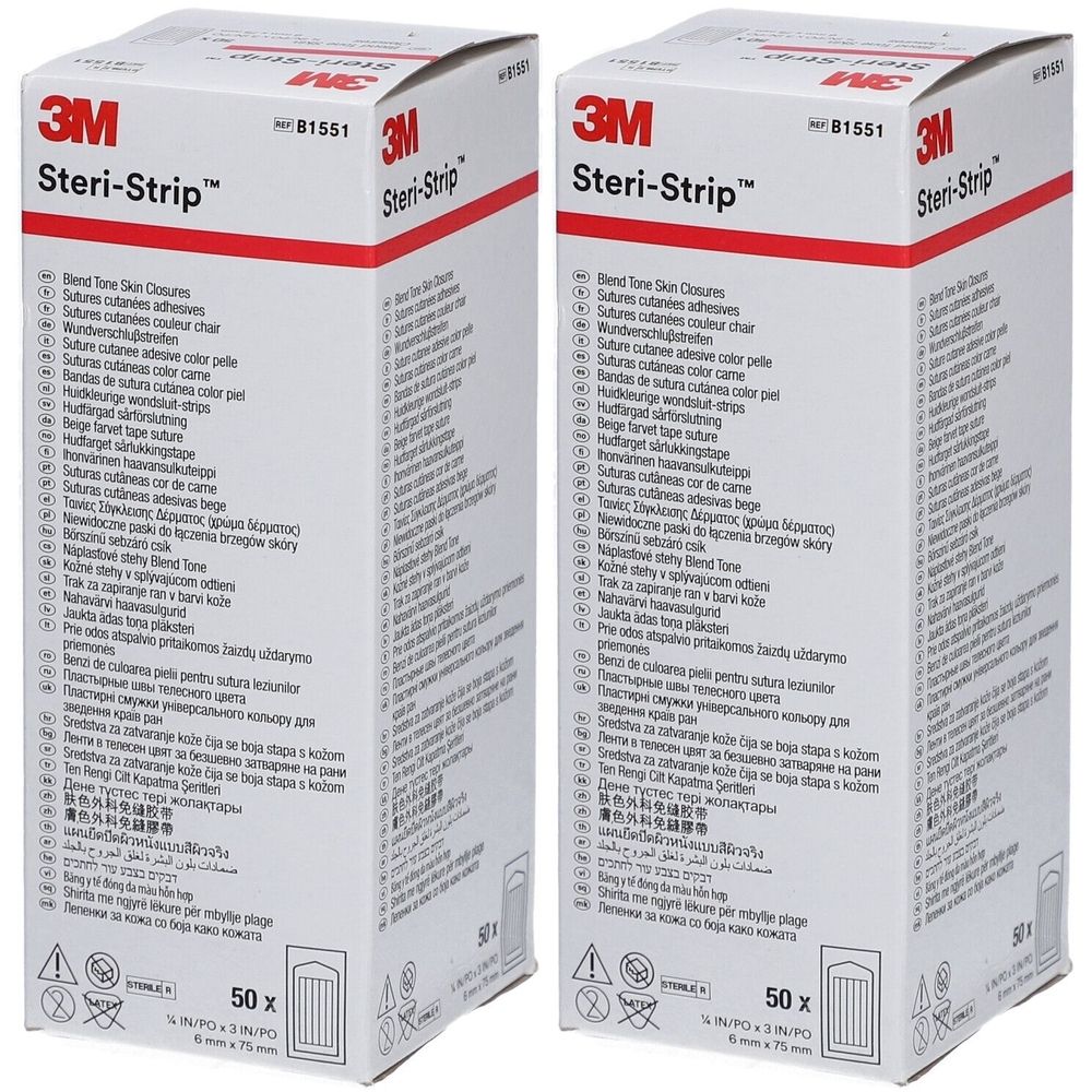 Zwei Kartons 3M Steri-Strip. Weißer Karton mit roter Schrift. Aufschrift: Steri-Strip, 50 Stück, 6 x 75 mm.