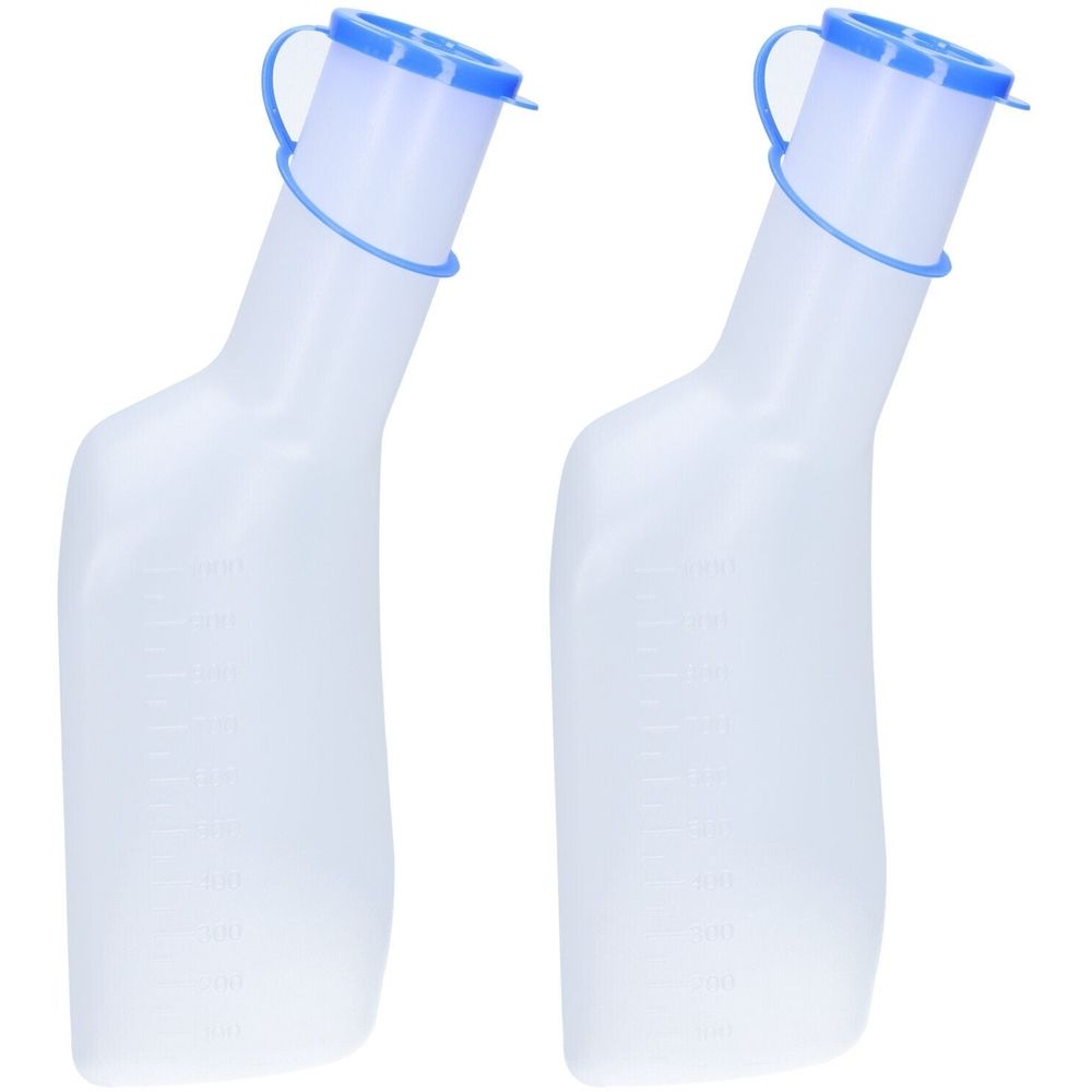 Zwei Urinale aus durchsichtigem Kunststoff mit blauem Deckel und Griff. Skala an der Seite.