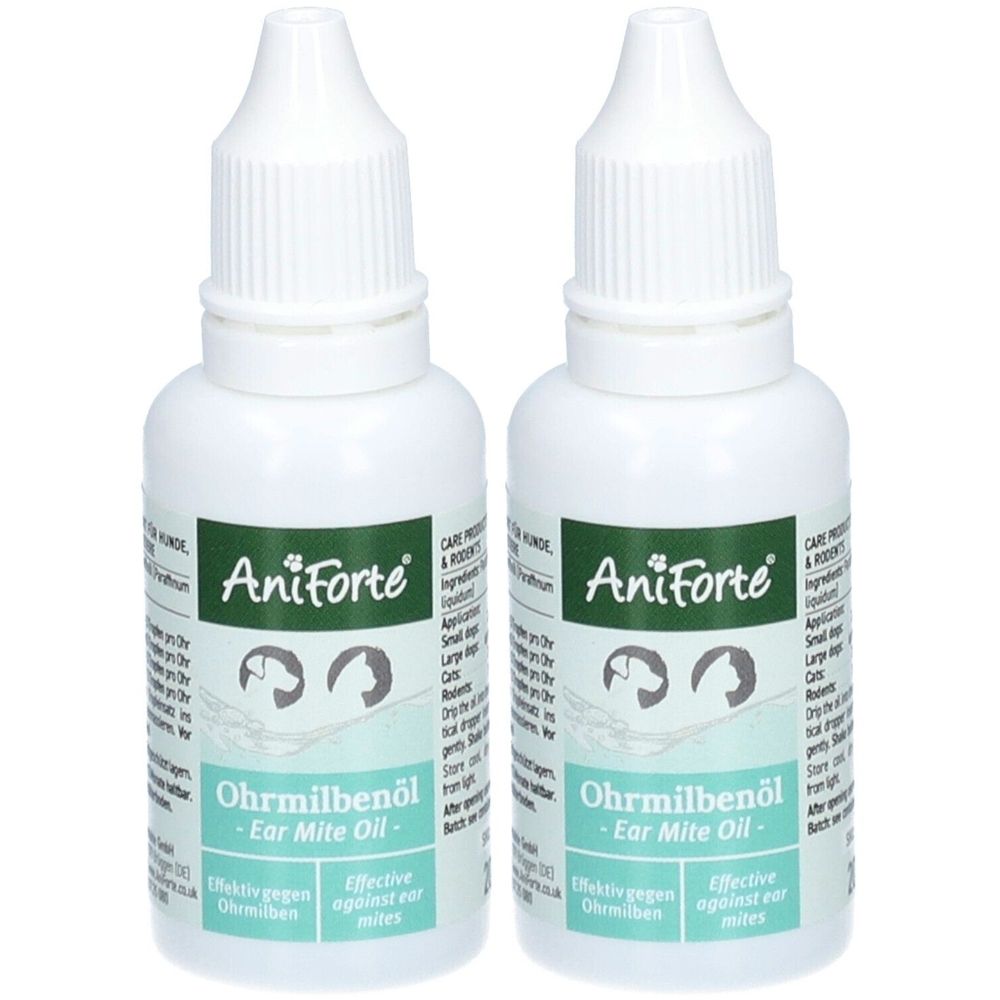 Zwei weiße Flaschen mit grünen Etiketten. Auf den Etiketten steht "AniForte Ohrmilbenöl - Ear Mite Oil".