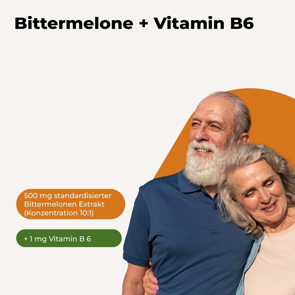 Älteres Ehepaar lächelt. Text: Bittermelone + Vitamin B6. Text: 500 mg Bittermelonen Extrakt. +1 mg Vitamin B6.