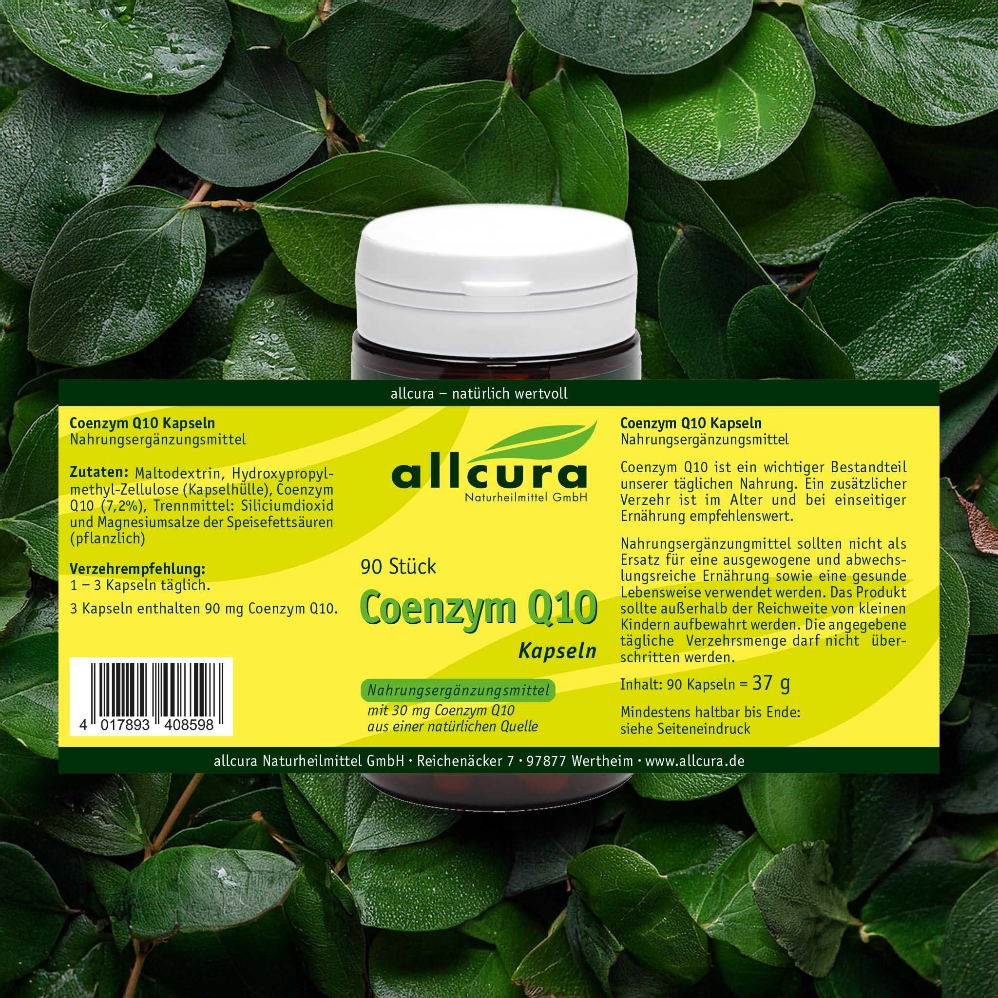 Boîte avec étiquette devant des feuilles. Texte: allcura, Coenzym Q10 Kapseln, 90 pièces, ingrédients, recommandation.