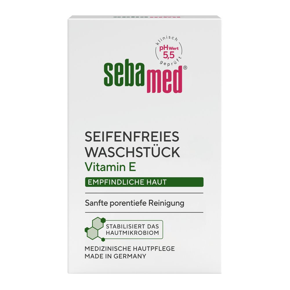 Weißer Karton mit "sebamed"-Logo und Produktbezeichnung "Seifenfreies Waschstück Vitamin E". pH-Wert 5,5.
