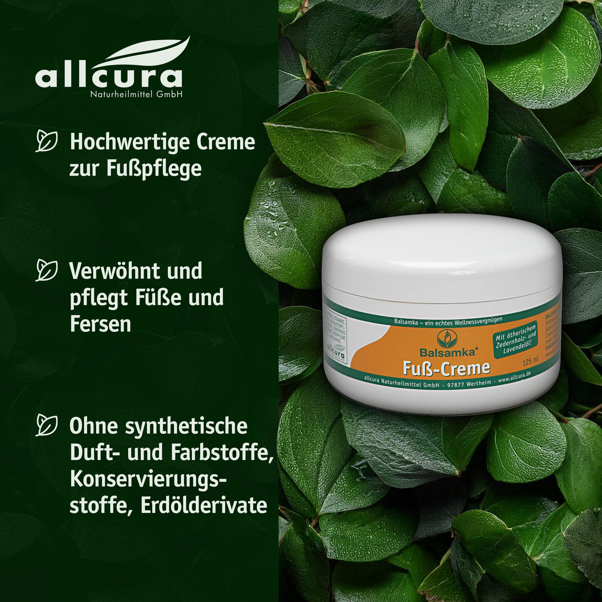 Dose Balsamka Fuß-Creme vor grünem Hintergrund. Text: Hochwertige Creme zur Fußpflege. Ohne synthetische Duftstoffe.