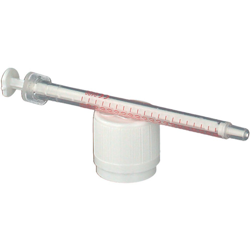 Kolbenpipette auf einem weißen Deckel. Die Pipette ist transparent mit roten Messmarkierungen. Der Kolben ist weiß.
