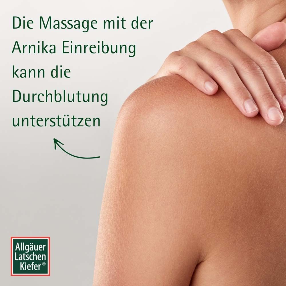 Épaule d'une personne. Texte: Le massage avec Arnika Einreibung peut favoriser la circulation. Marque: Allgäuer Latschenkiefer.